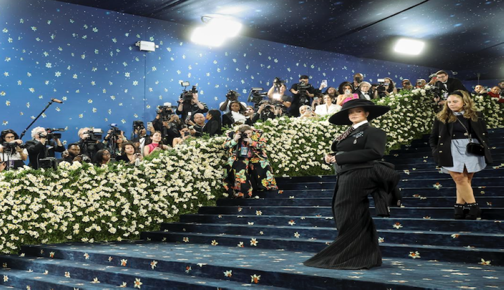 Rihanna anuncia su tercer embarazo en la Met Gala