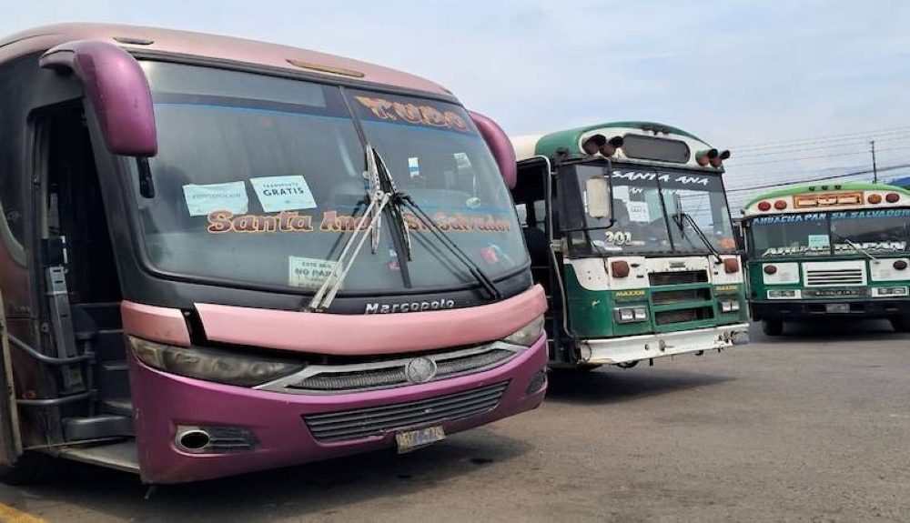 Bukele anuncia que el gobierno ya pagó $12 millones por transporte gratuito y exige cumplimiento