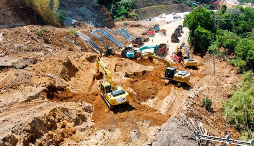 ¿Se puede dinamitar la montaña de la carretera Los Chorros? Esto respondió el ministro
