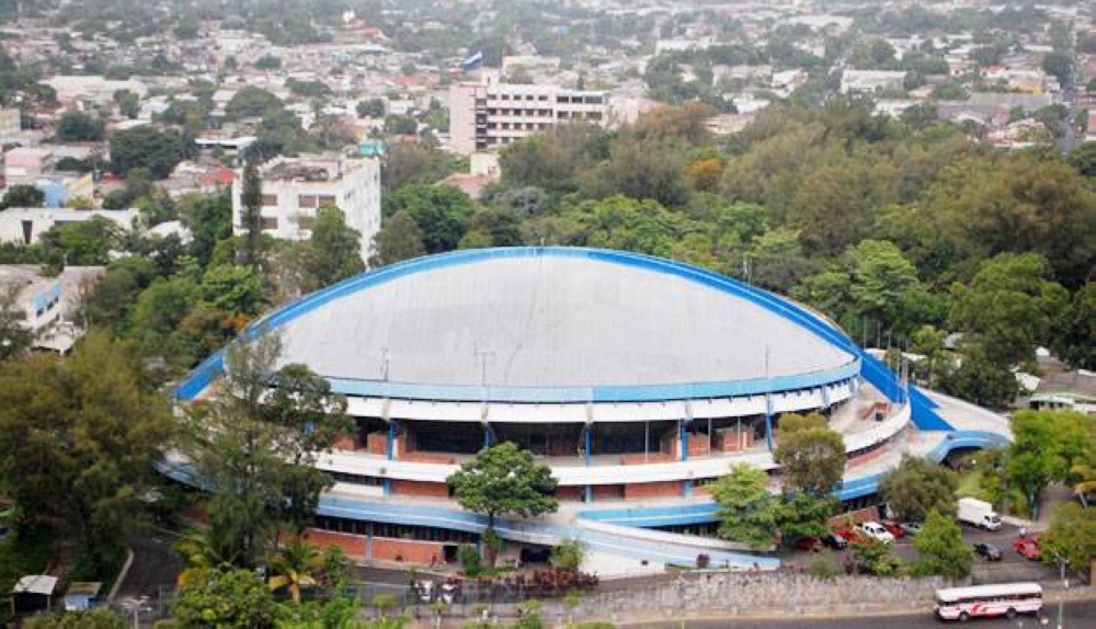 Eslovaquia dona al INDES pantallas LED y equipos de audio para recintos deportivos