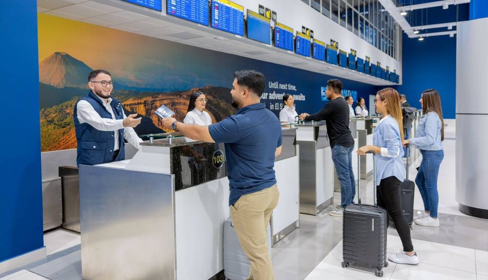 Aeropuerto de El Salvador atendió 22,700 pasajeros menos en primeros dos meses de 2025