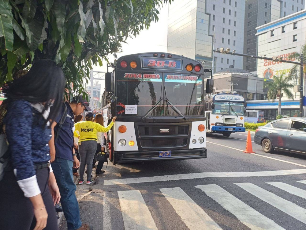 Mesa de Transporte insta a empresarios a entregar «bono extra» a los motoristas mientras sigue servicio gratuito