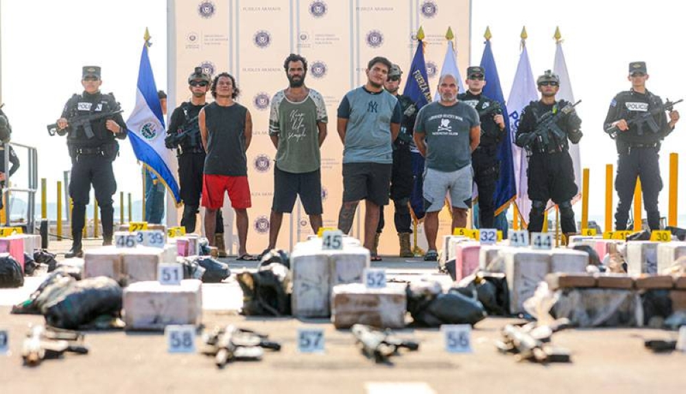 Autoridades de Seguridad presentan droga incautada a costarricenses