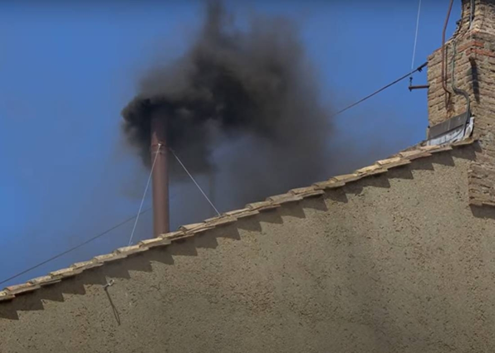 Fumata negra: No se ha elegido papa tras la tercera votación