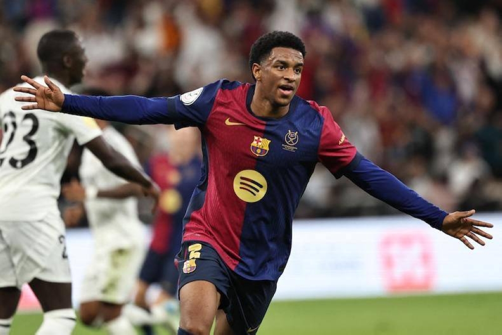 Alejandro Balde ya entrena con el Barça y apunta al Clásico