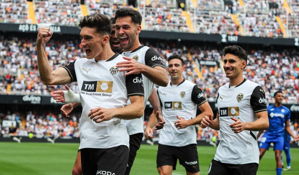 3-0. El Valencia acaba con el Getafe, sella la permanencia y mira a Europa