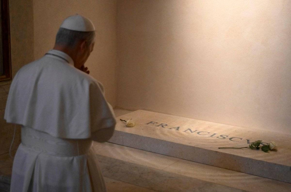 León XIV acude a la tumba de Francisco tras visitar por sorpresa un santuario agustino