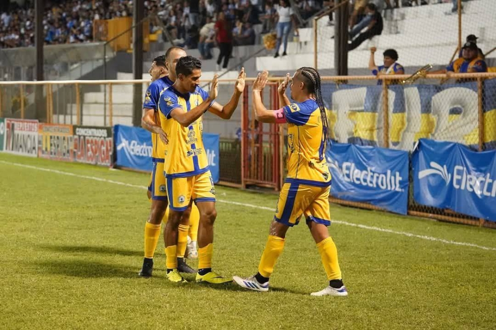 Municipal Limeño clasifica a semifinales tras derrotar 2-1 a Isidro Metapán
