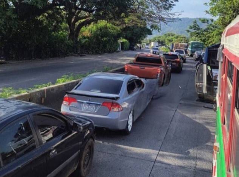 Reportan tráfico vehicular complicado en carretera Los Chorros tras reapertura