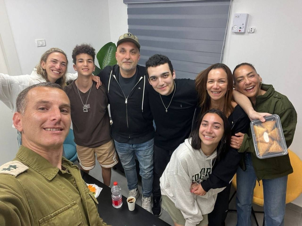 Hamás libera al estadounidense Edan Alexander antes de que Trump aterrice en Oriente Medio