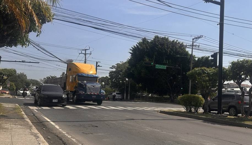 Transportistas de carga pesada proponen modificar horario para transitar por carretera a Los Chorros
