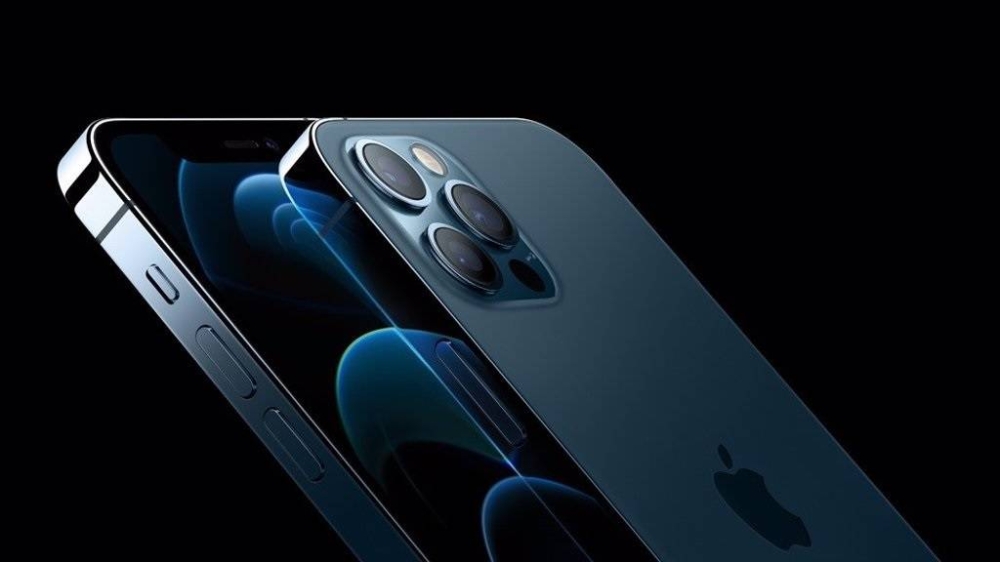Apple trabaja en un nuevo iPhone curvado para su vigésimo aniversario en 2027