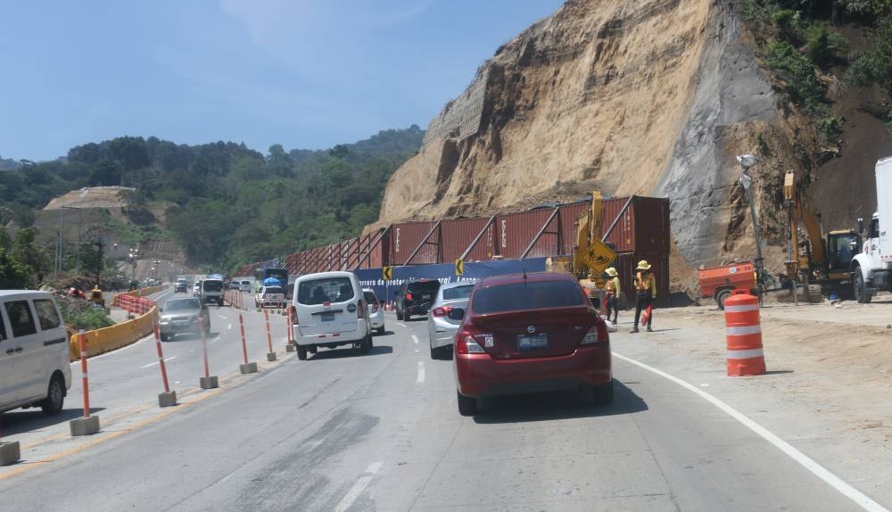 Hubo cierre preventivo en carretera Los Chorros por fuertes lluvias, pero ya habilitaron el paso