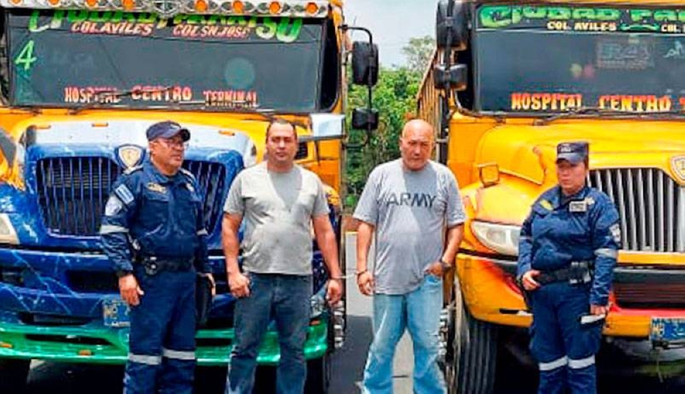 Capturan a motoristas que fueron captados disputándose la vía en Santa Ana
