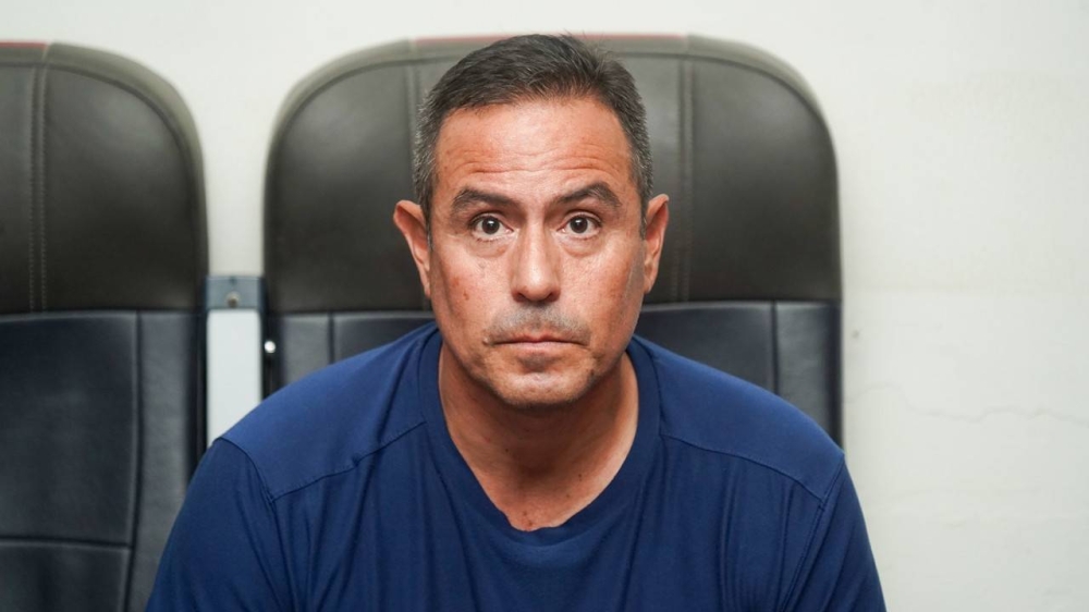 El Salvador recibe a exfuncionario peruano acusado de intentar matar a su esposa en El Salvador