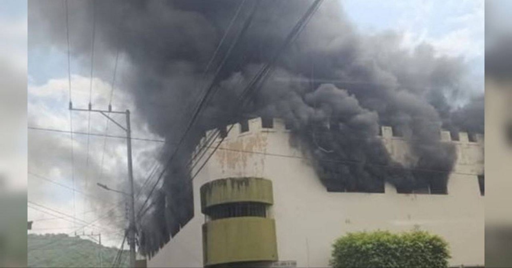 Reportan incendio en brigada militar en San Vicente