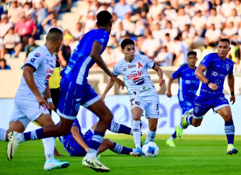 Alianza derrota 2-0 a Fuerte San Francisco y va por el título ante Municipal Limeño