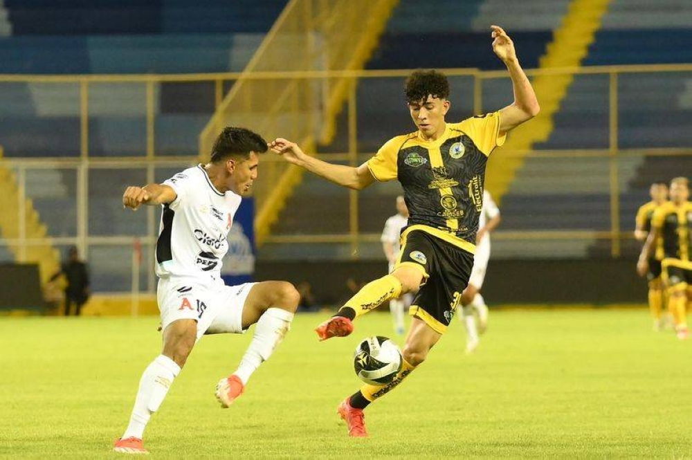 Alianza y Municipal Limeño jugarán por el título del Clausura de El Salvador