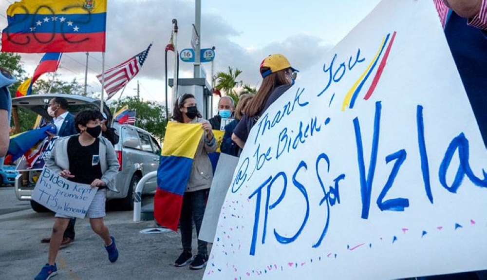 Advierten limbo migratorio para unos 350,000 venezolanos en EE.UU. tras «histórico» fallo