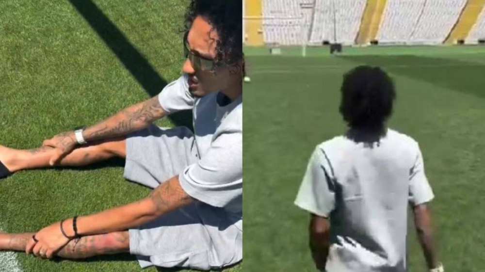 Raphinha cruza de rodillas el campo del Barcelona para agradecer título de LaLiga