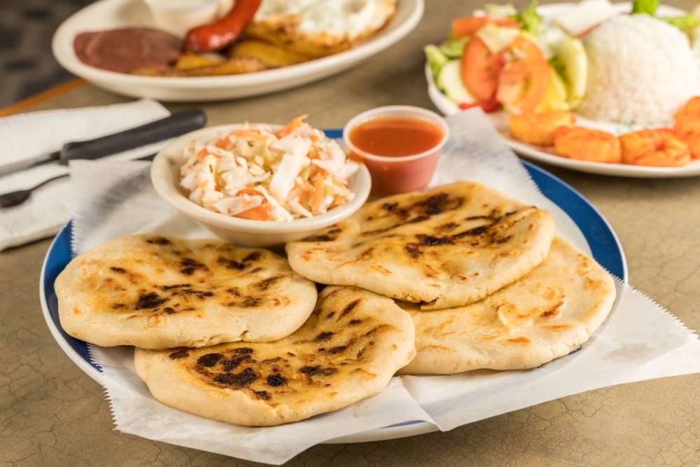 Los turistas internacionales destinan el 36 % del gasto en gastronomía en El Salvador