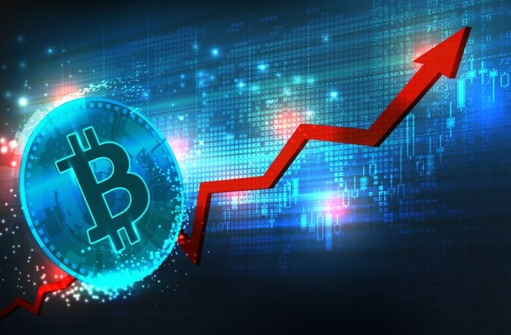 Bitcoin sube a los $110,000 en un mercado atento a regulación en activos digitales en EEUU y tregua de guerra comercial