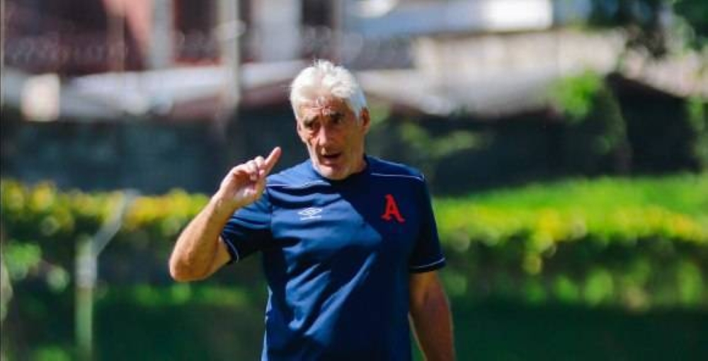 Ernesto Corti busca su quinto título en El Salvador, esta vez con Alianza