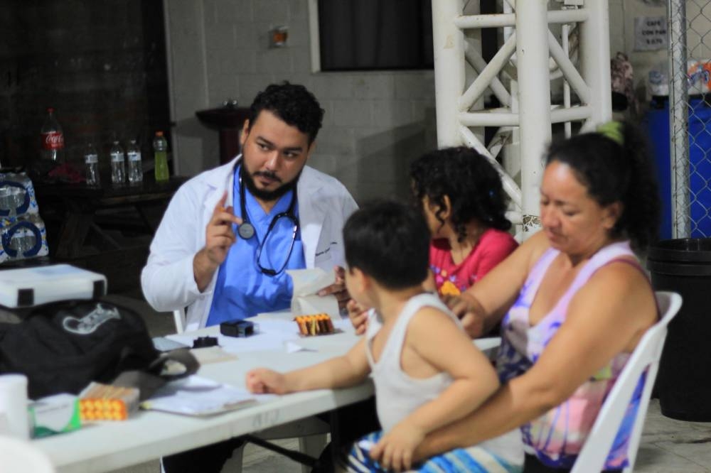 Protección Civil alberga a 10 personas por alto oleaje en La Libertad