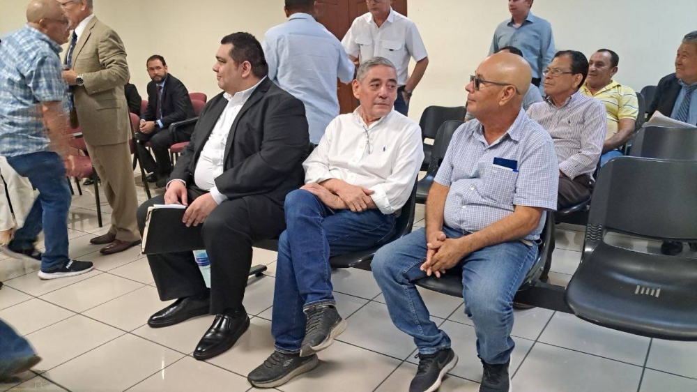 Gobierno entregó más de $245,000 a seis transportistas acusados de peculado durante la semana de servicio gratuito