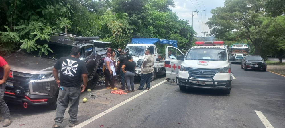 Choque contra vehículo y un puesto de tortillas en San Rafael Cedros: seis lesionados