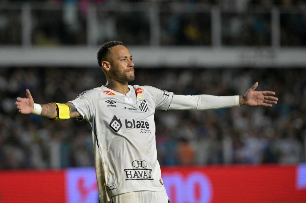 Neymar expulsado en su primer partido oficial con el Santos después de un mes de baja