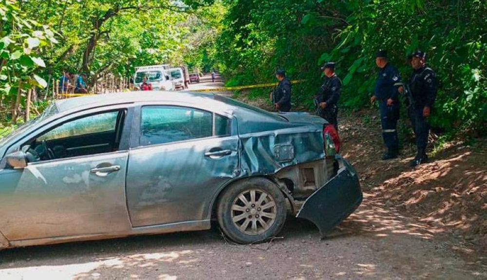 Conductor muera luego de volcar en Suchitoto