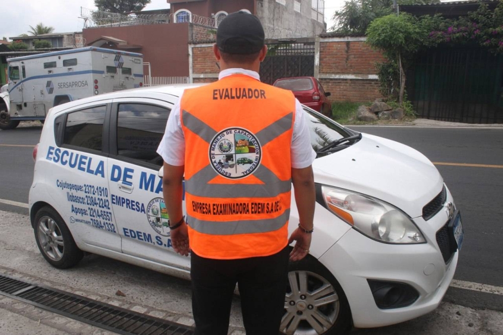 Estas son las claves para no reprobar el examen de conducir tras reformas a escuelas de manejo