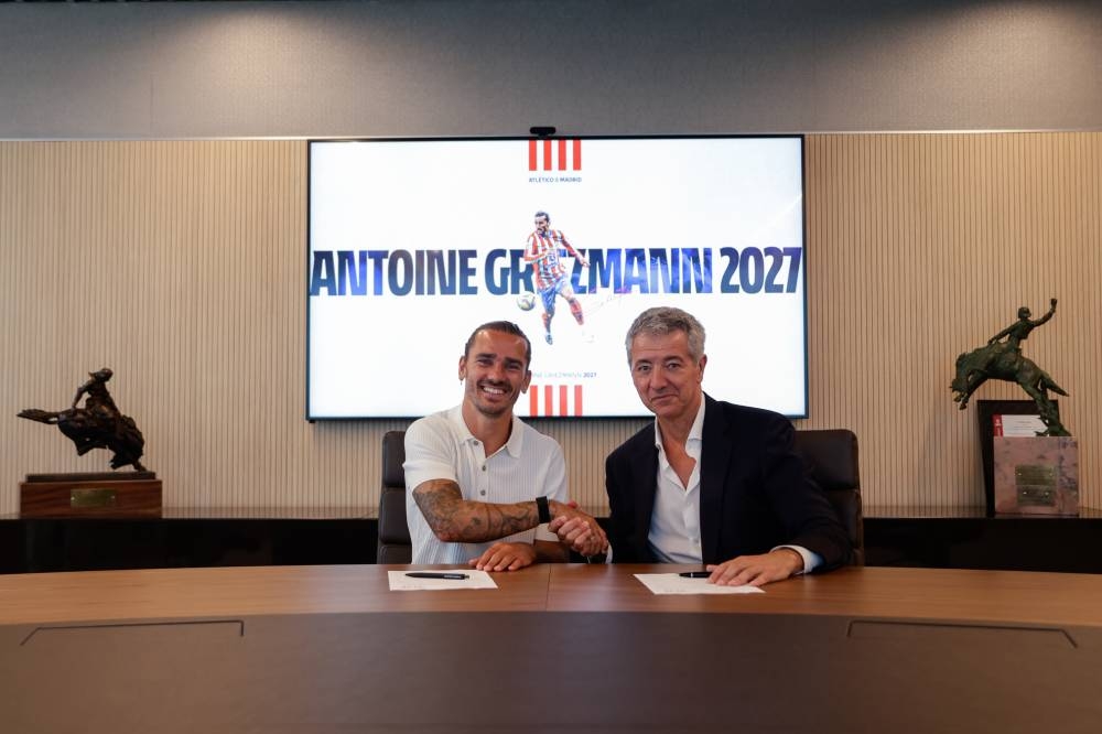 Antoine Griezmann seguirá en el Atlético hasta 2027 tras renovar su contrato