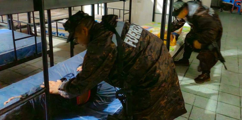 Evacúan a siete personas ante alto oleaje en Conchalío, La Libertad