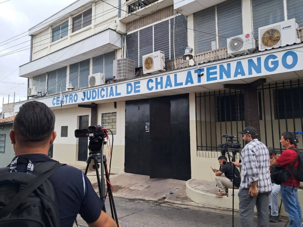 Instalan juicio por asesinato de cuatro periodistas holandeses en el conflicto armado