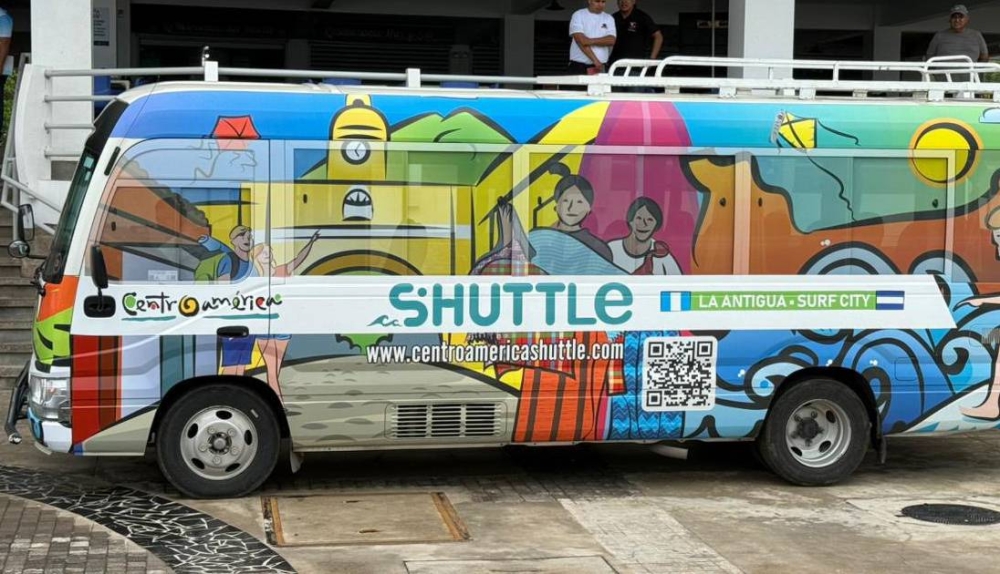 Lanzan transporte privado para turistas entre Antigua Guatemala y la costa de El Salvador