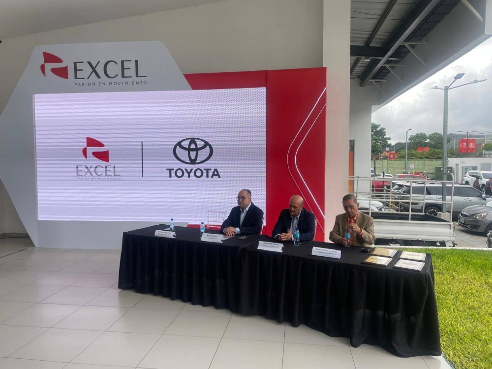 Excel El Salvador recibe prestigiosos premios «Vehículos del año» para Toyota y KIA por FIPA