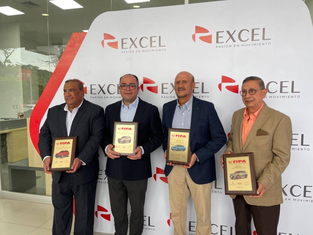 Excel El Salvador recibe prestigiosos premios «Vehículos del año» para Toyota y KIA por FIPA