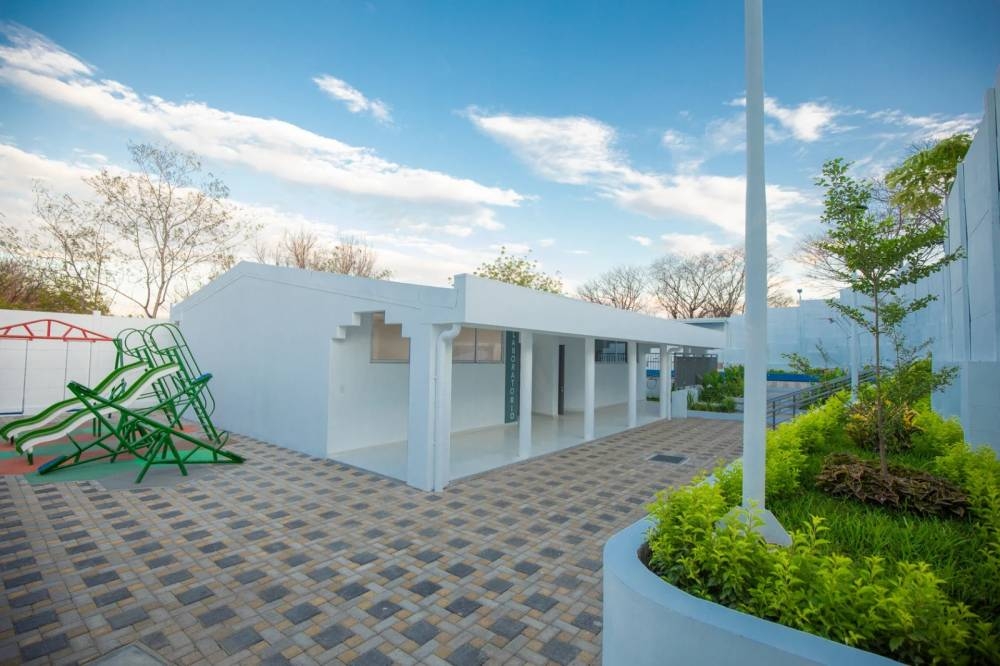 Cuatro de 34 escuelas publicadas por el gobierno aparecen como terminadas