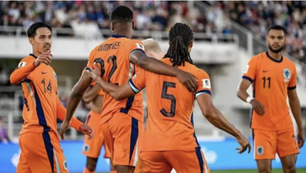 Países Bajos arranca el camino al Mundial con una plácida victoria