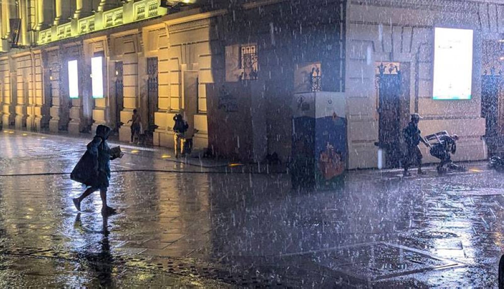 Prevén chubascos y tormentas durante la tarde y noche del martes