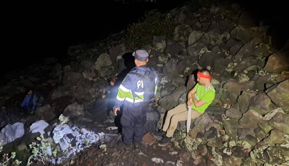 PNC rescató a grupo de turistas extranjeros que se extravió en el volcán de Izalco