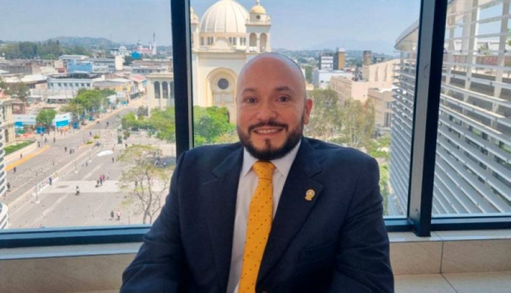 Demandan a exdiputado David Reyes y su esposa por enriquecimiento ilícito de $225 mil