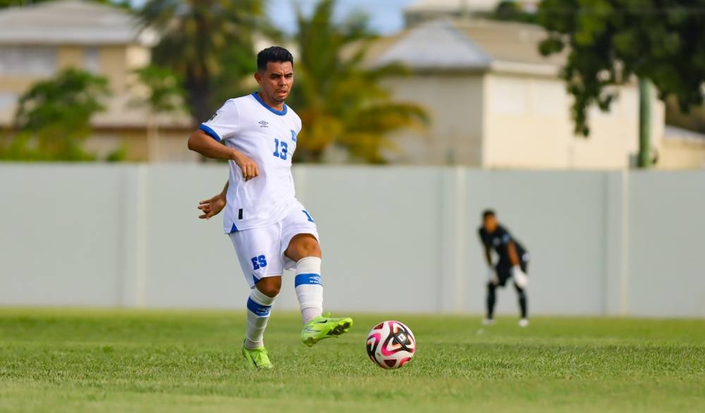 El lateral Alex Larín se pierde la Copa Oro 2025 por lesión en la rodilla