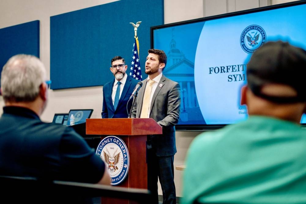 Florida anuncia protección para agentes del ICE y «no tolerará» protestas como California