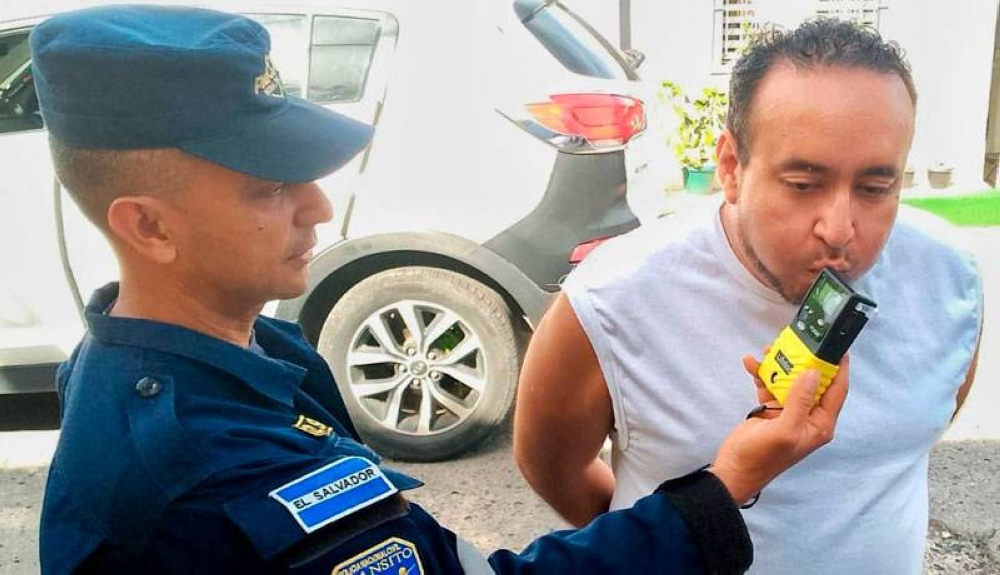 Capturan a conductor con 600 grados de alcohol que ocasionó choque en Cojutepeque