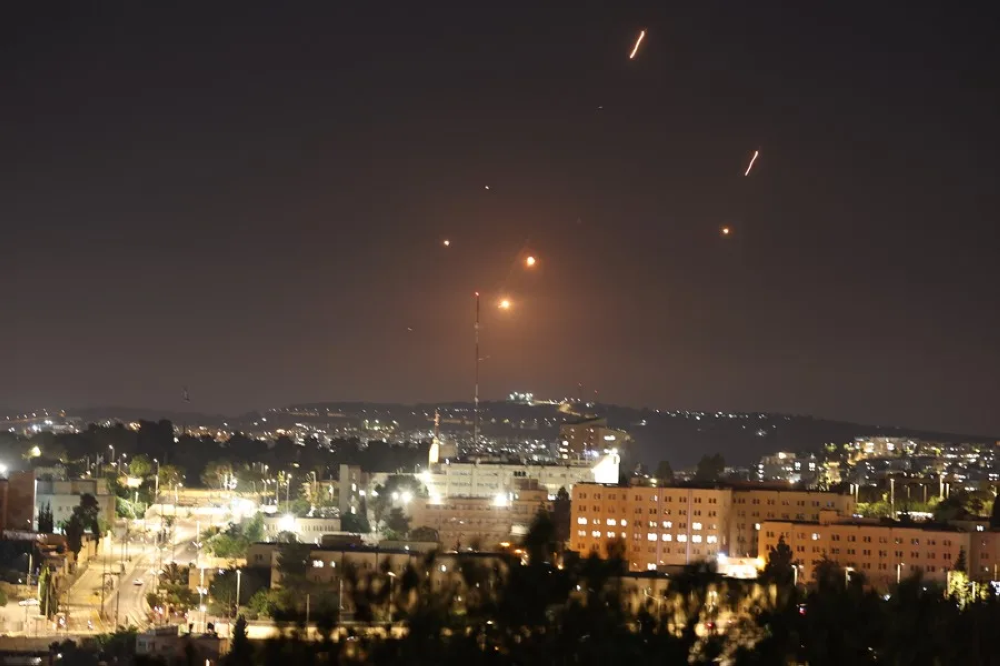 Irán lanza 200 misiles contra Israel como represalia a bombardeos a instalaciones nucleares