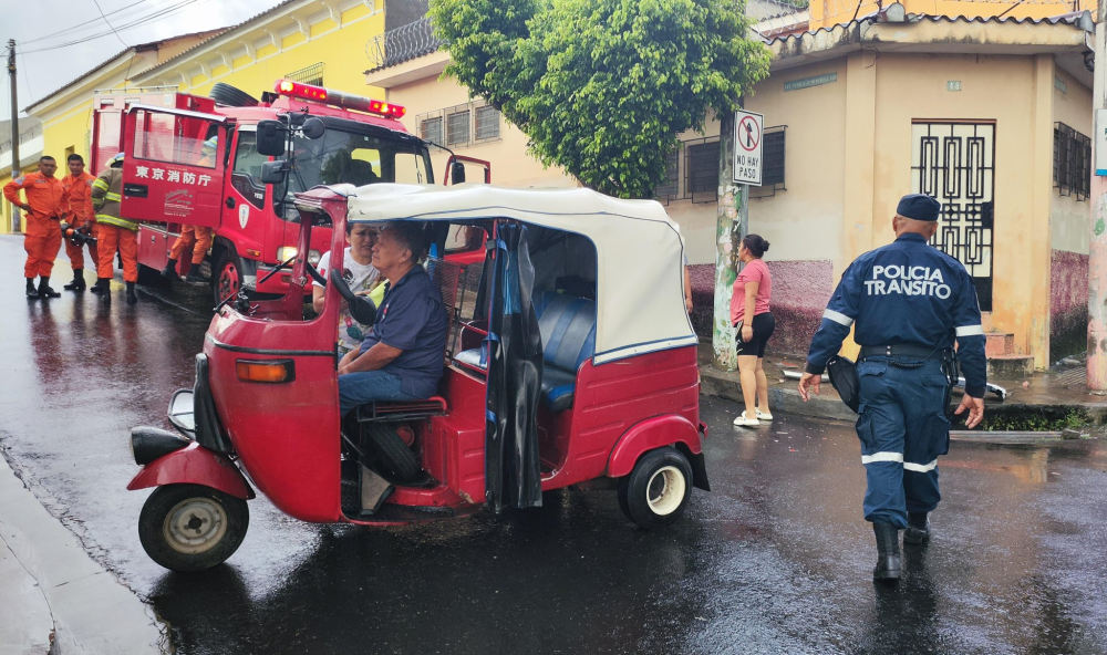 Capturan a conductor tras chocar contra mototaxi y dejar tres personas lesionadas