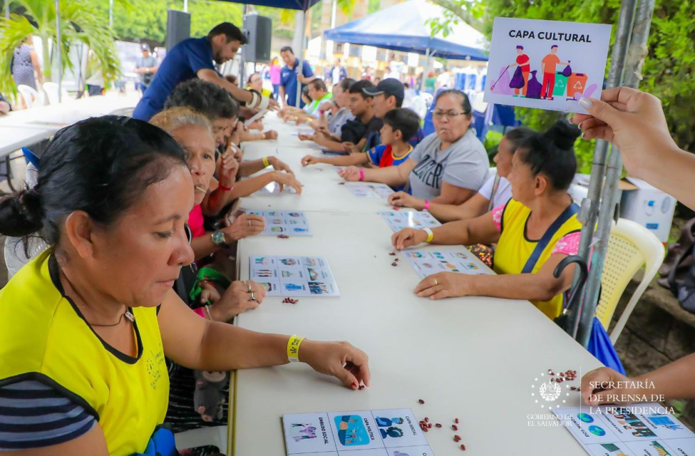 Habitantes de Soyapango reciben atención médica y talleres recreativos en «Feria Integra»